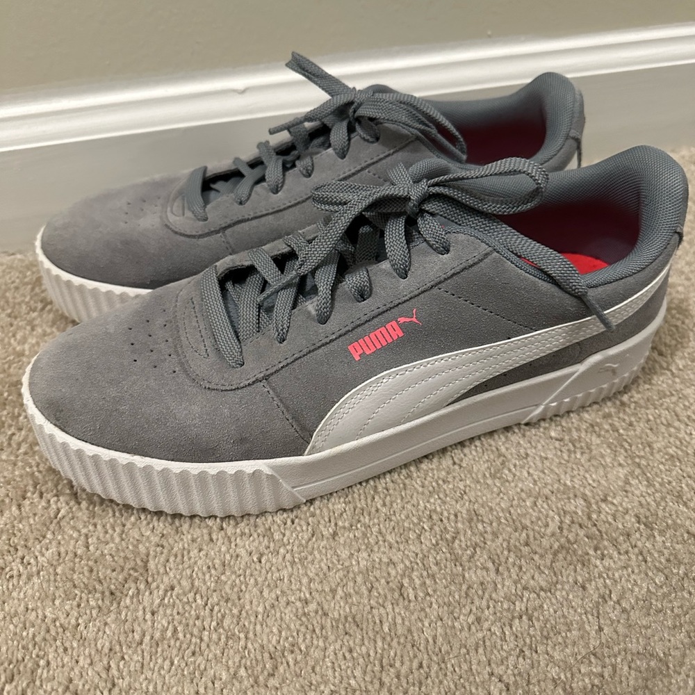 Women’s Gray Pumas